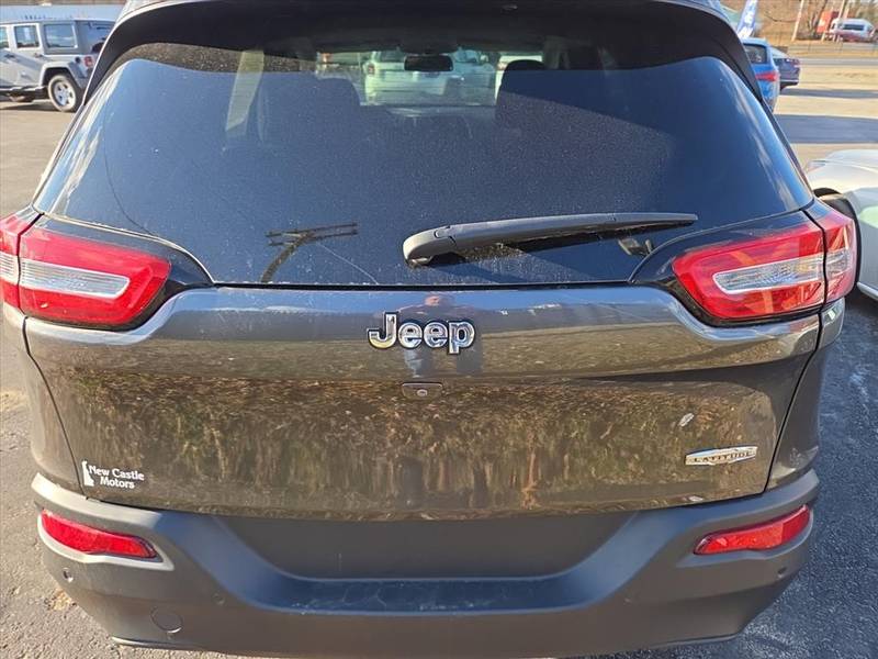 1C4PJLCS8HW619478-3s