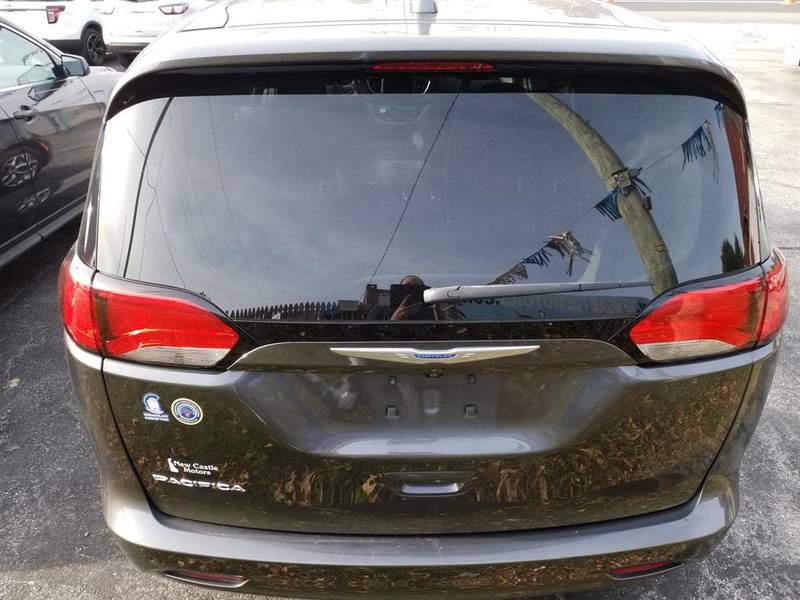 2C4RC1DG7JR305532-4s