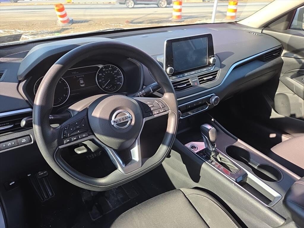 1N4BL4BV4KC228784-6s