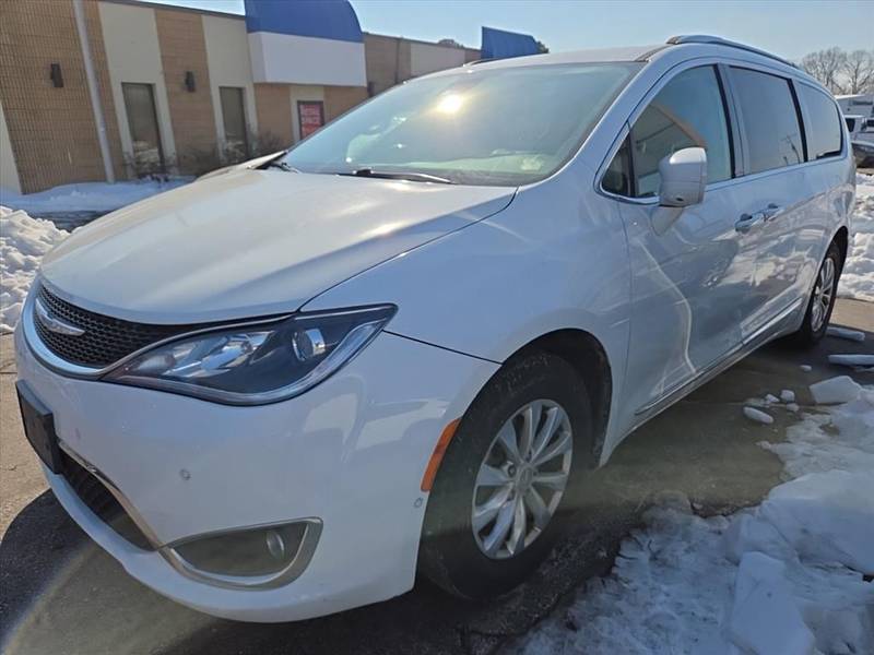 2C4RC1EG9JR131252-1s