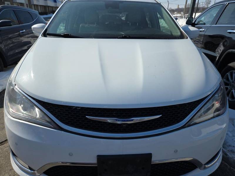 2C4RC1EG9JR131252-2s