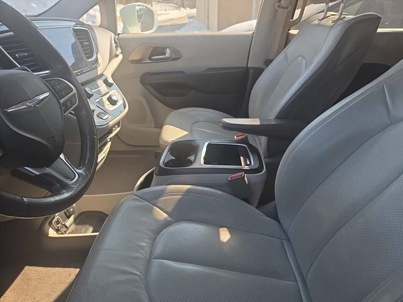 2C4RC1EG9JR131252-4s