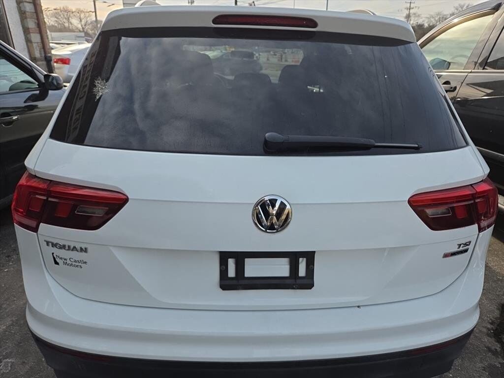 3VV0B7AX7JM132459-4s